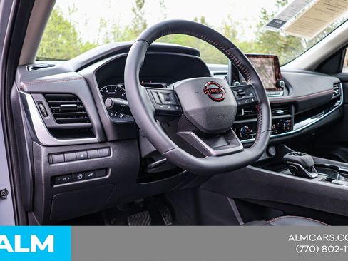 Used 2025 Nissan Rogue SV image 22