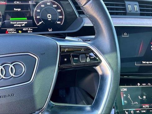 Used 2022 Audi e-tron Premium Plus w/ Premium Plus Package image 21