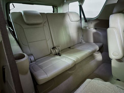 Used 2020 Chevrolet Suburban Premier AWD/4WD image 30