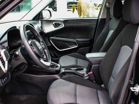 Used 2023 Kia Soul LX w/ LX Technology Package image 30