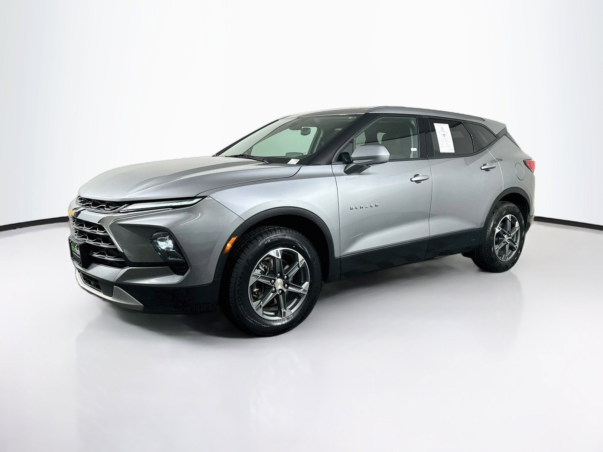Used 2025 Chevrolet Blazer LT FWD image 3