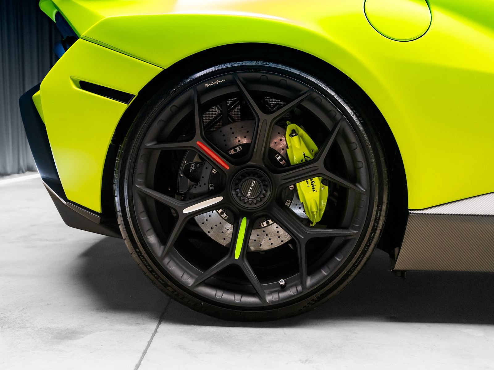 Used 2022 Lamborghini Huracan STO RWD image 41