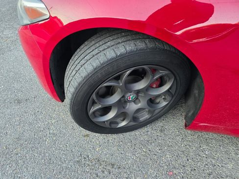 Used 2017 Alfa Romeo Giulia AWD image 25