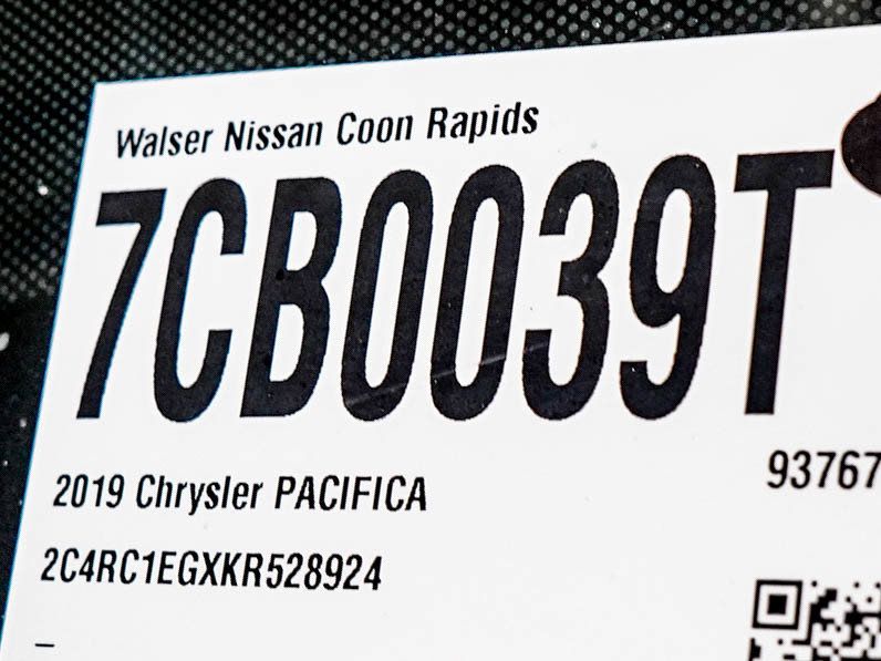 Used 2019 Chrysler Pacifica Touring-L Plus w/ Advanced Safetytec Group FWD image 32
