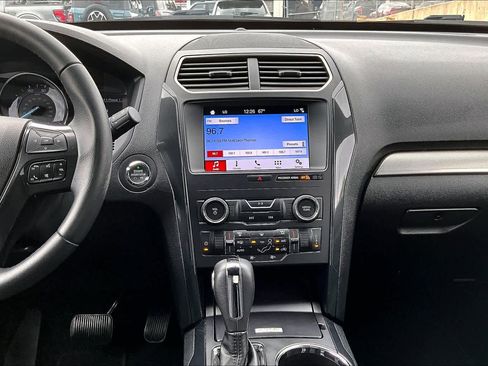 Used 2019 Ford Explorer XLT w/ Equipment Group 201A image 5