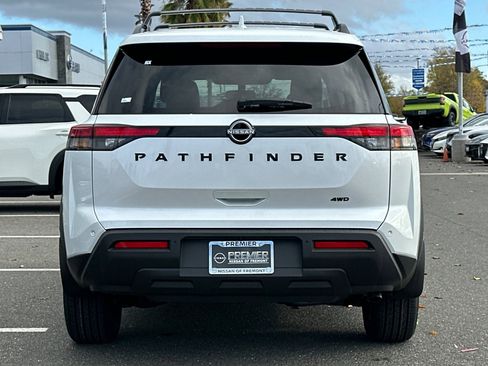 New 2025 Nissan Pathfinder SV w/ Black Appearance Package image 5