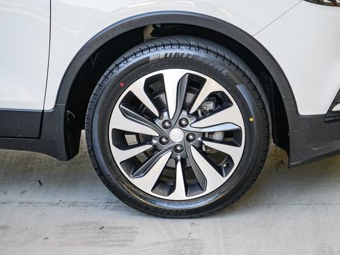Used 2019 Buick Encore Essence FWD image 10