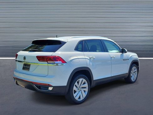 Used 2023 Volkswagen Atlas Cross Sport SE FWD image 3