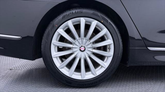 Used 2022 BMW 740i w/ Premium Package RWD image 33