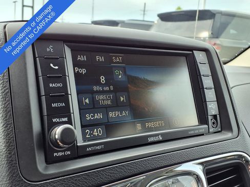 Used 2015 Chrysler Town & Country Touring-L FWD image 20