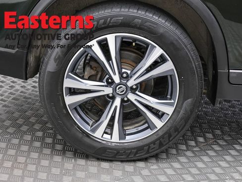 Used 2019 Nissan Rogue SV w/ Sun & Sound Touring Package AWD/4WD image 33
