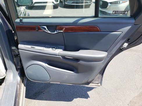 Used 2002 Cadillac De Ville w/ Comfort/Convenience Pkg FWD image 18
