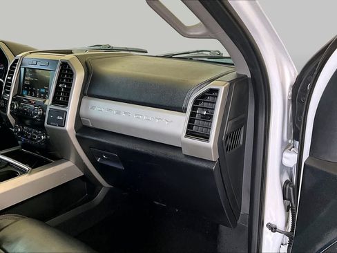 Used 2019 Ford F250 Lariat w/ Lariat Value Package AWD/4WD image 18