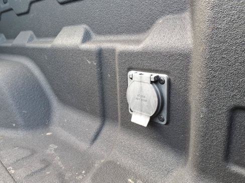 Used 2023 GMC Canyon AT4 w/ AT4 Premium Package AWD/4WD image 5
