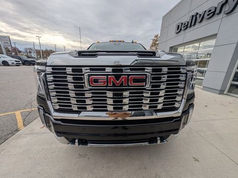 Used 2024 GMC Sierra 2500 Denali w/ Denali Reserve Package image 10