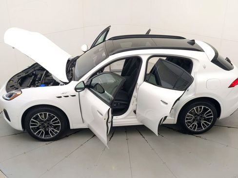Used 2024 Maserati Grecale GT image 34