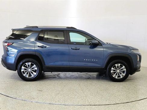 Used 2025 Chevrolet Equinox LT FWD image 8