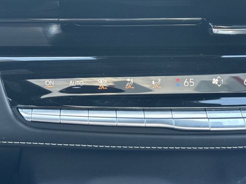 Certified 2024 Cadillac Escalade ESV Premium Luxury Platinum image 30