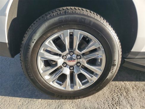 Used 2024 GMC Yukon XL Denali image 5