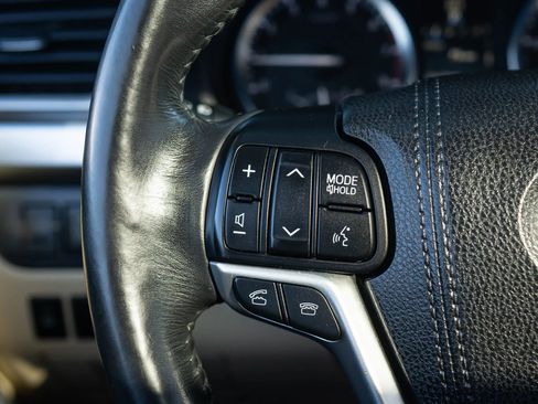 Used 2015 Toyota Highlander Limited AWD/4WD image 38