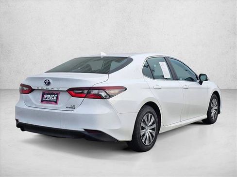 Used 2022 Toyota Camry LE image 5