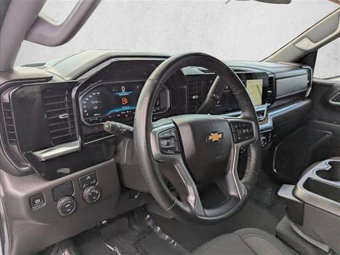 Used 2025 Chevrolet Silverado 1500 LT RWD image 12