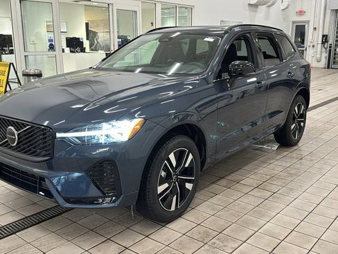 Used 2026 Volvo XC60 B5 Core w/ Climate Package image 9