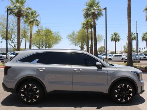 Used 2024 Kia Sorento SX FWD image 6