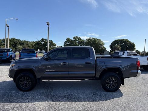 Used 2022 Toyota Tacoma SR5 RWD image 8