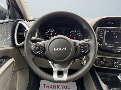 Used 2022 Kia Soul LX image 12