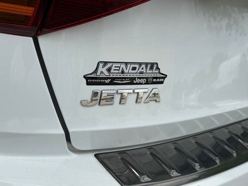 Used 2019 Volkswagen Jetta SEL w/ Cold Weather Package FWD image 30