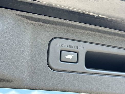 Used 2025 Honda Pilot TrailSport image 13