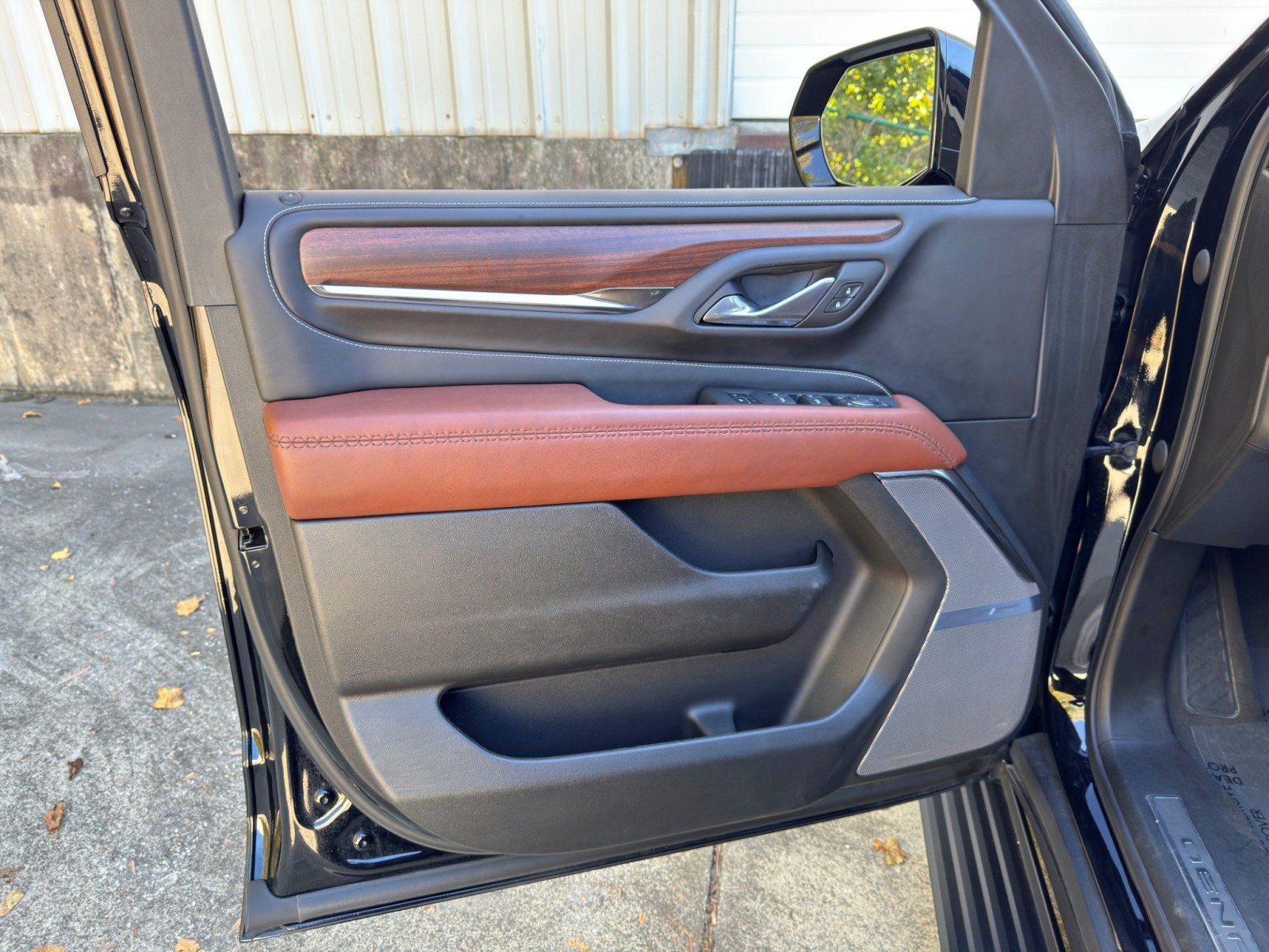 Used 2023 GMC Yukon Denali Ultimate AWD/4WD image 48
