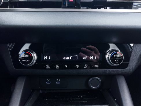 New 2025 Mitsubishi Outlander ES image 17