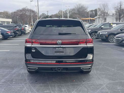 Certified 2025 Volkswagen Atlas SE w/ Panoramic Sunroof Package image 8