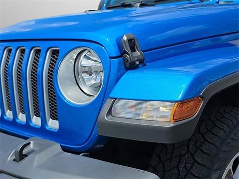 Used 2022 Jeep Wrangler Unlimited Sahara w/ Safety Group image 6