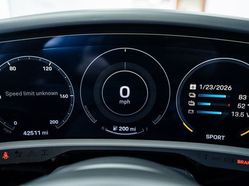 Used 2021 Porsche Taycan image 40