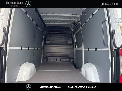 Used 2025 Mercedes-Benz Sprinter 2500 image 7
