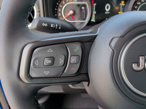 New 2025 Jeep Gladiator High Tide image 17