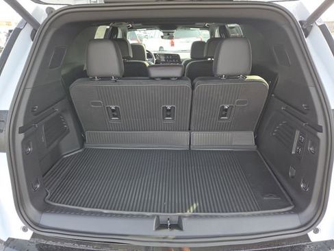 New 2026 Chevrolet Traverse RS w/ LPO, Floor Liner Package AWD/4WD image 30