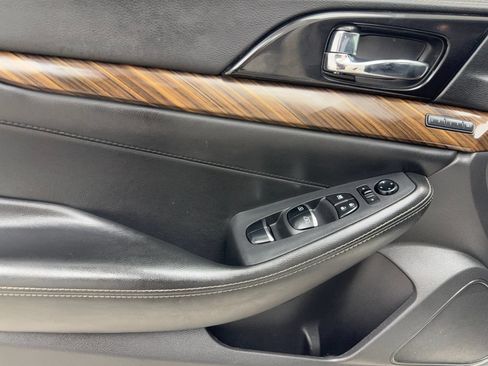 Used 2018 Nissan Maxima Platinum FWD image 33