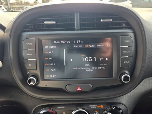 Used 2023 Kia Soul LX w/ LX Technology Package image 18