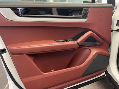 New 2026 Porsche Cayenne image 20