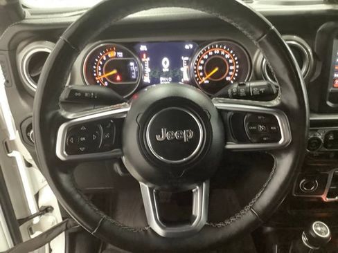 Used 2018 Jeep Wrangler Unlimited Sahara w/ Cold Weather Group AWD/4WD image 16