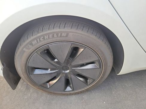 Used 2025 Tesla Model 3 RWD image 11