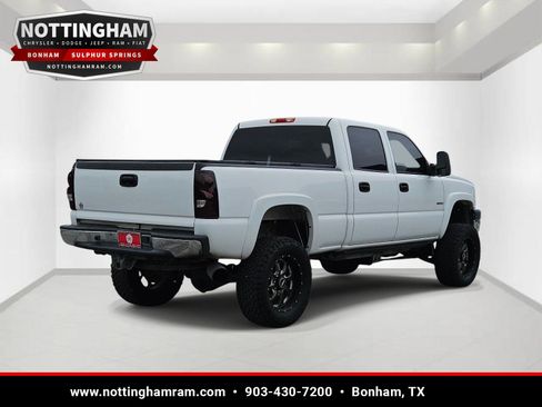 Used 2004 Chevrolet Silverado 2500 LS w/ Heavy-Duty Power Package AWD/4WD image 4
