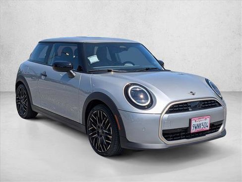Used 2025 MINI Cooper 2-Door Hardtop FWD image 3