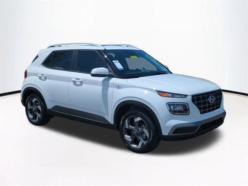 New 2026 Hyundai Venue SEL FWD image 2