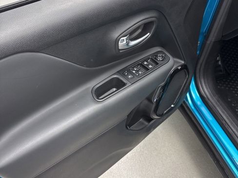 Used 2022 Jeep Renegade Altitude w/ Convenience Group image 14