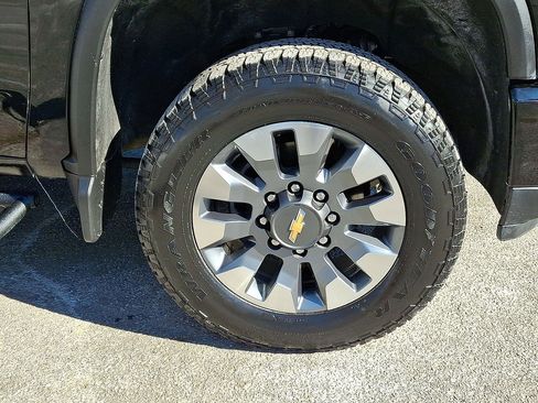 Used 2024 Chevrolet Silverado 2500 Custom w/ Custom Value Package image 25